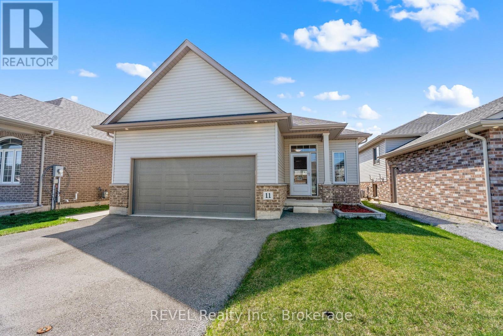 11 BERKSHIRE DRIVE, St. Catharines, Ontario
