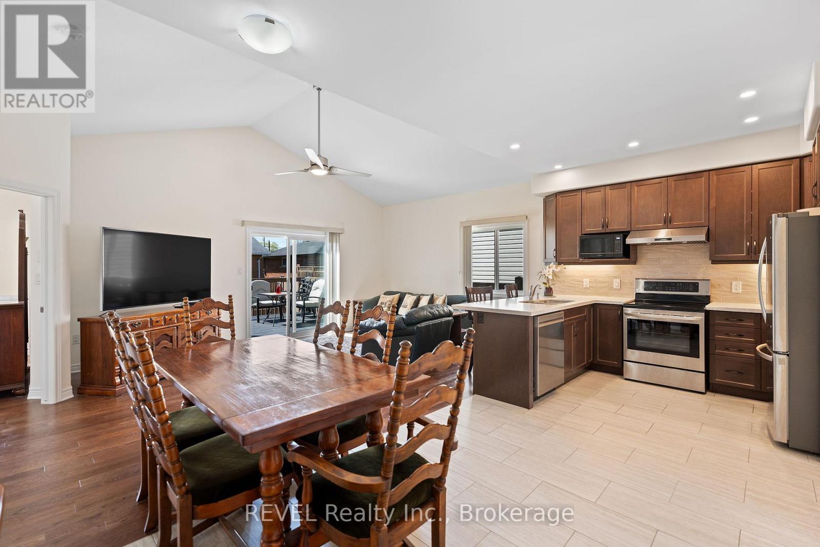 11 Berkshire Drive, St. Catharines, Ontario  L2M 0C2 - Photo 15 - X12186829