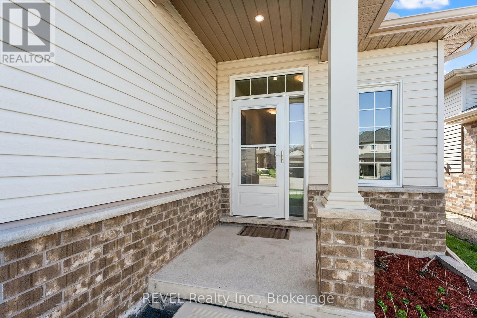 11 Berkshire Drive, St. Catharines, Ontario  L2M 0C2 - Photo 3 - X12186829