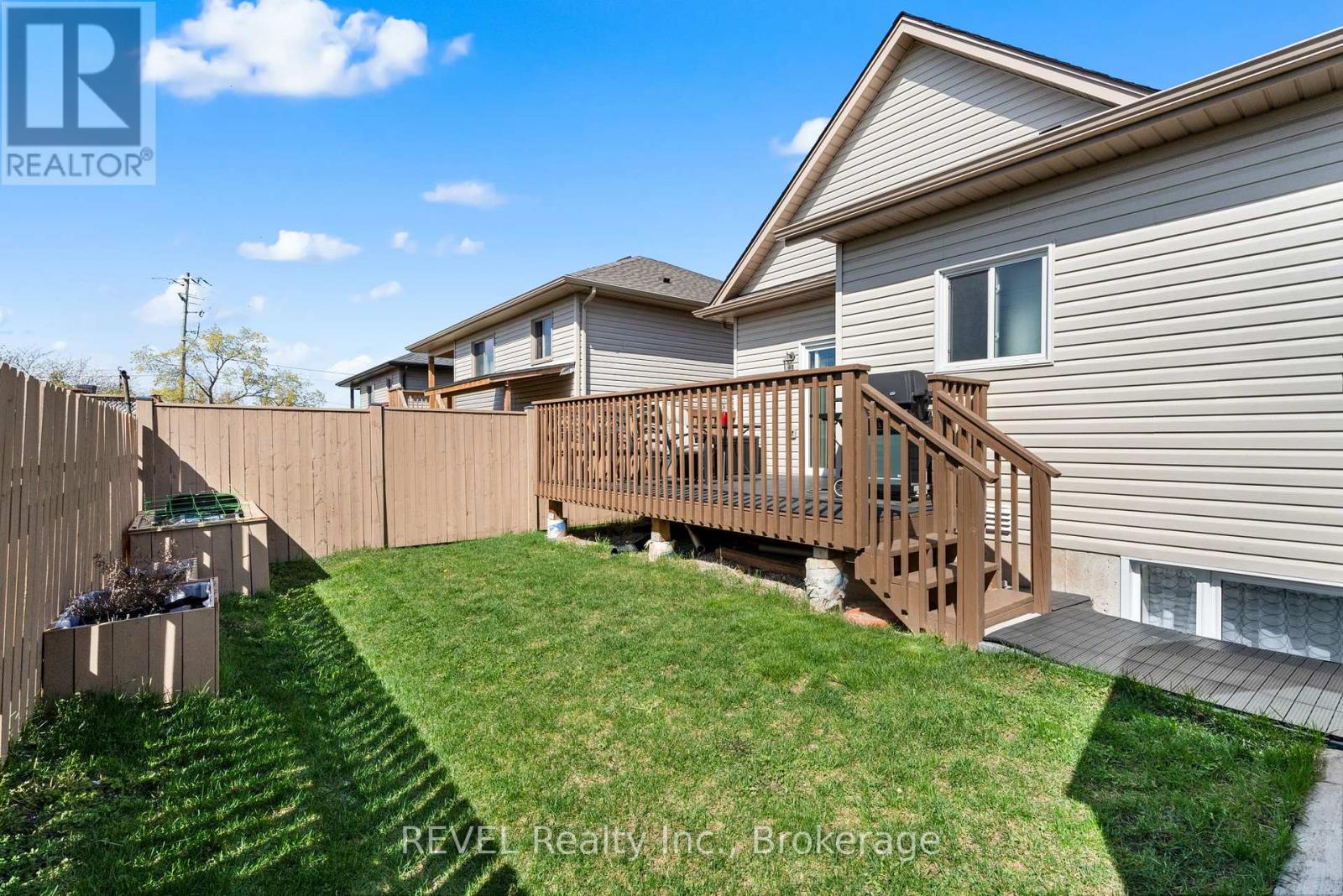 11 Berkshire Drive, St. Catharines, Ontario  L2M 0C2 - Photo 30 - X12186829
