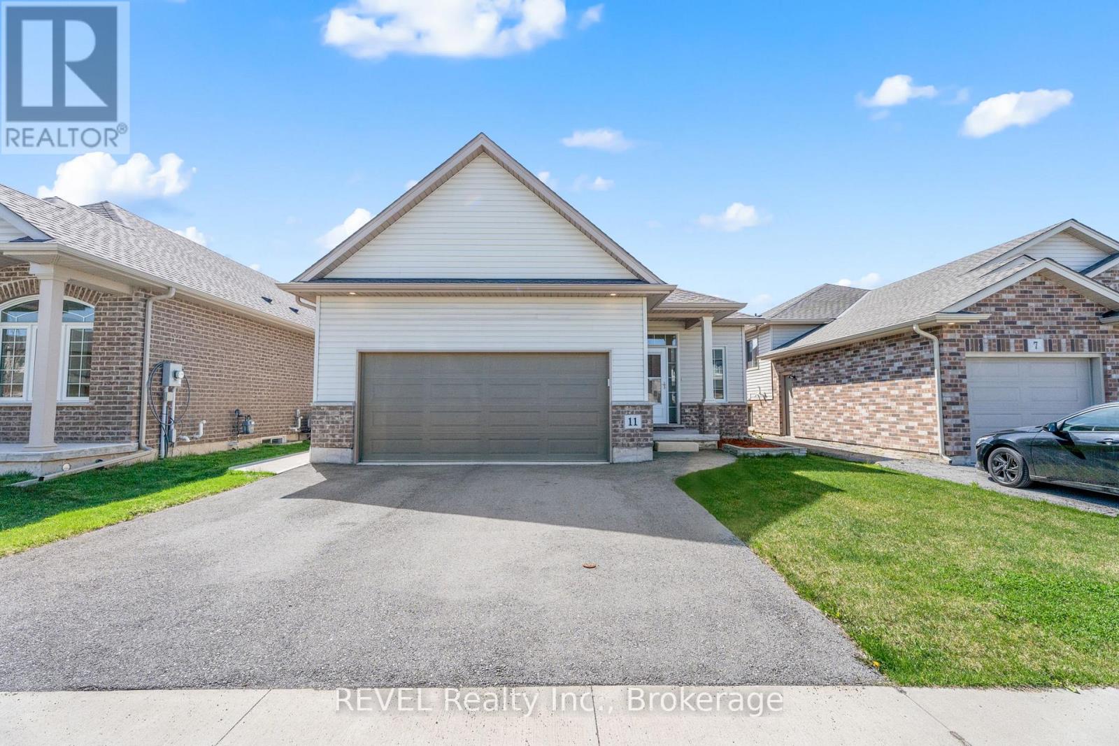 11 Berkshire Drive, St. Catharines, Ontario  L2M 0C2 - Photo 32 - X12186829