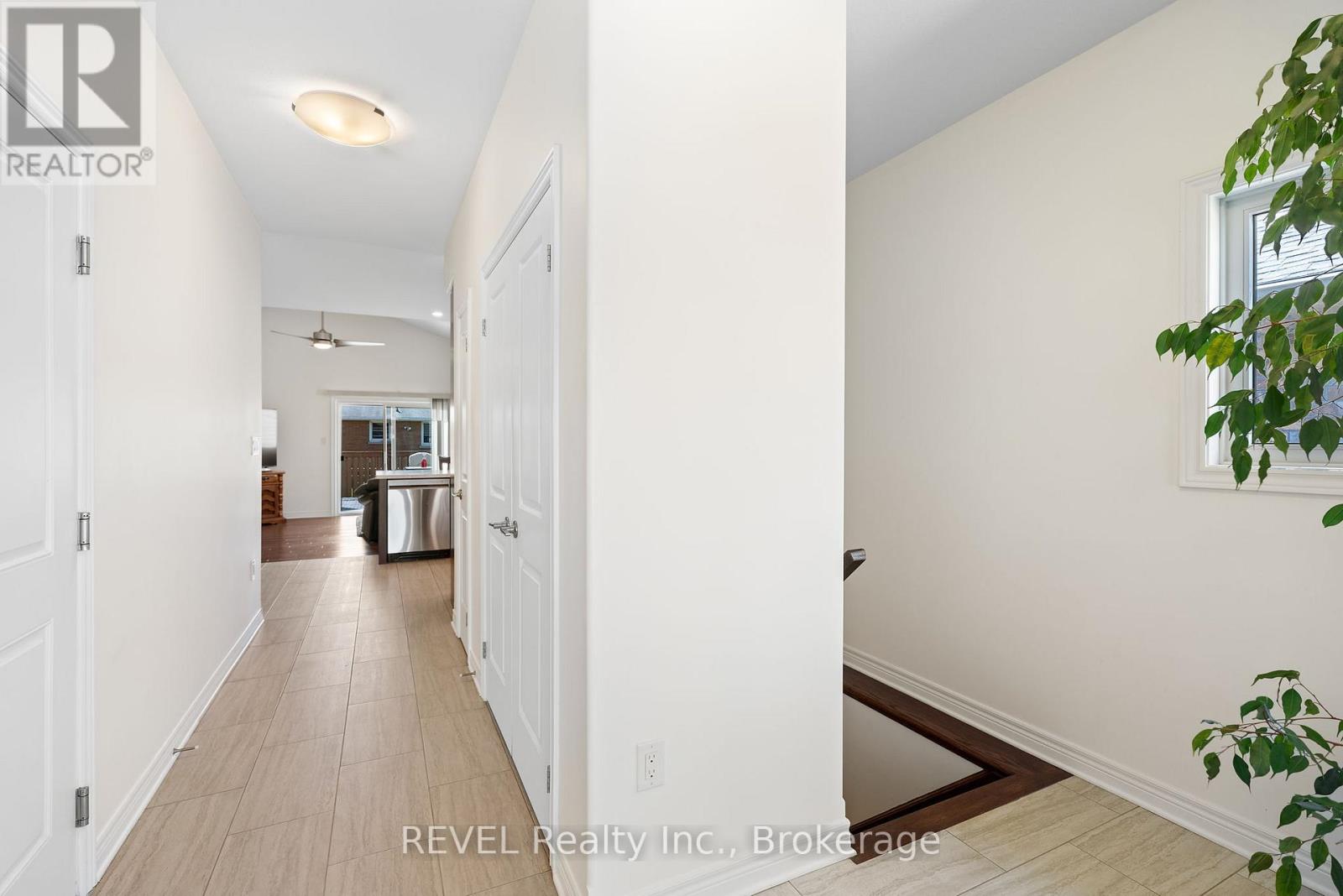 11 Berkshire Drive, St. Catharines (Carlton/bunting), Ontario  L2M 0C2 - Photo 5 - X12186829