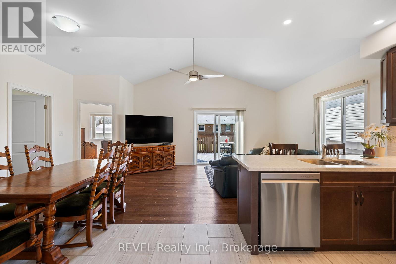 11 Berkshire Drive, St. Catharines, Ontario  L2M 0C2 - Photo 6 - X12186829