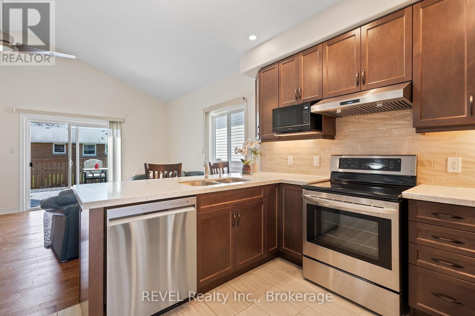 11 Berkshire Drive, St. Catharines, Ontario  L2M 0C2 - Photo 7 - X12186829