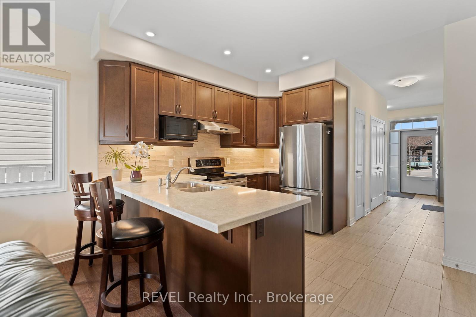 11 Berkshire Drive, St. Catharines (Carlton/bunting), Ontario  L2M 0C2 - Photo 8 - X12186829