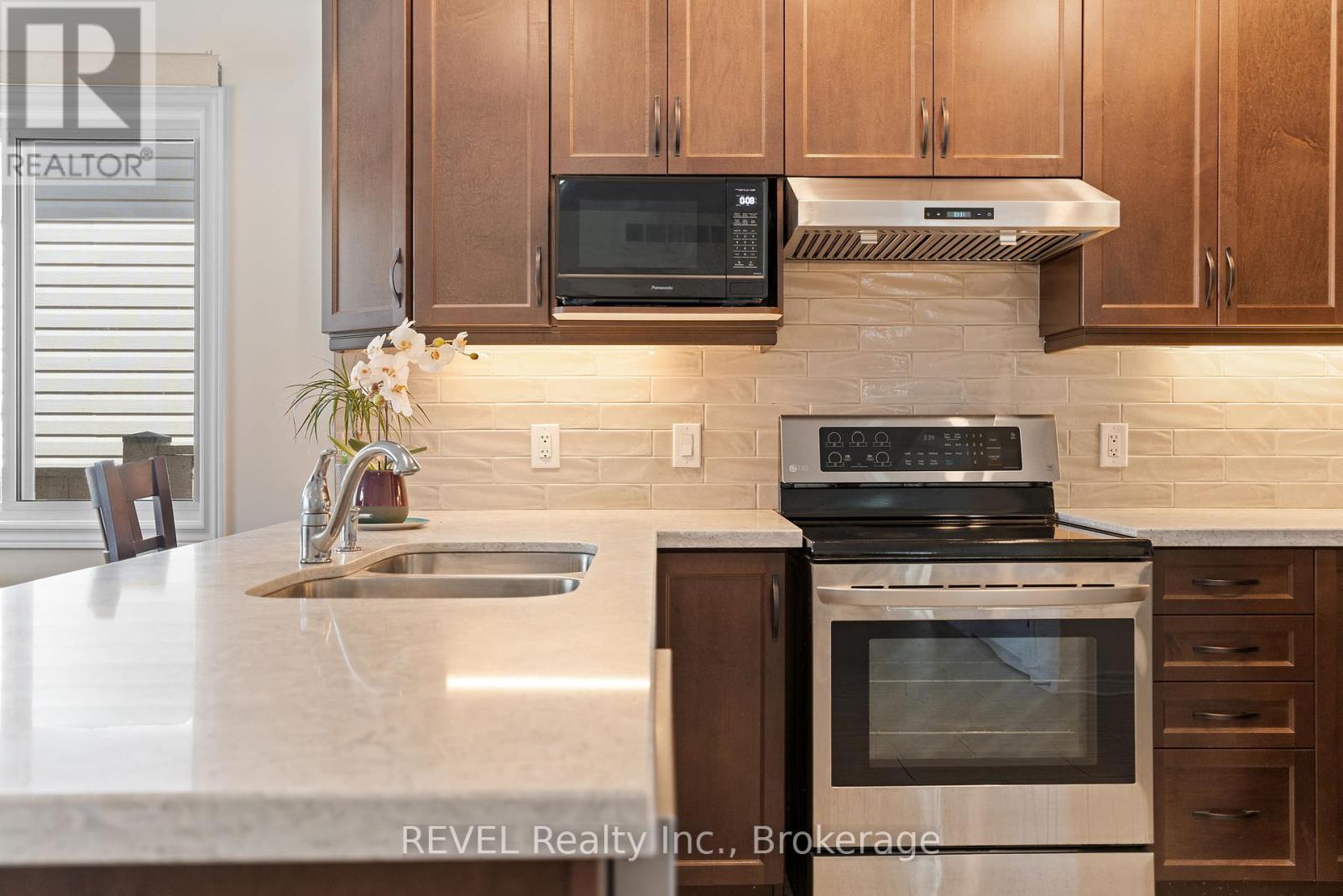 11 Berkshire Drive, St. Catharines (Carlton/bunting), Ontario  L2M 0C2 - Photo 9 - X12186829