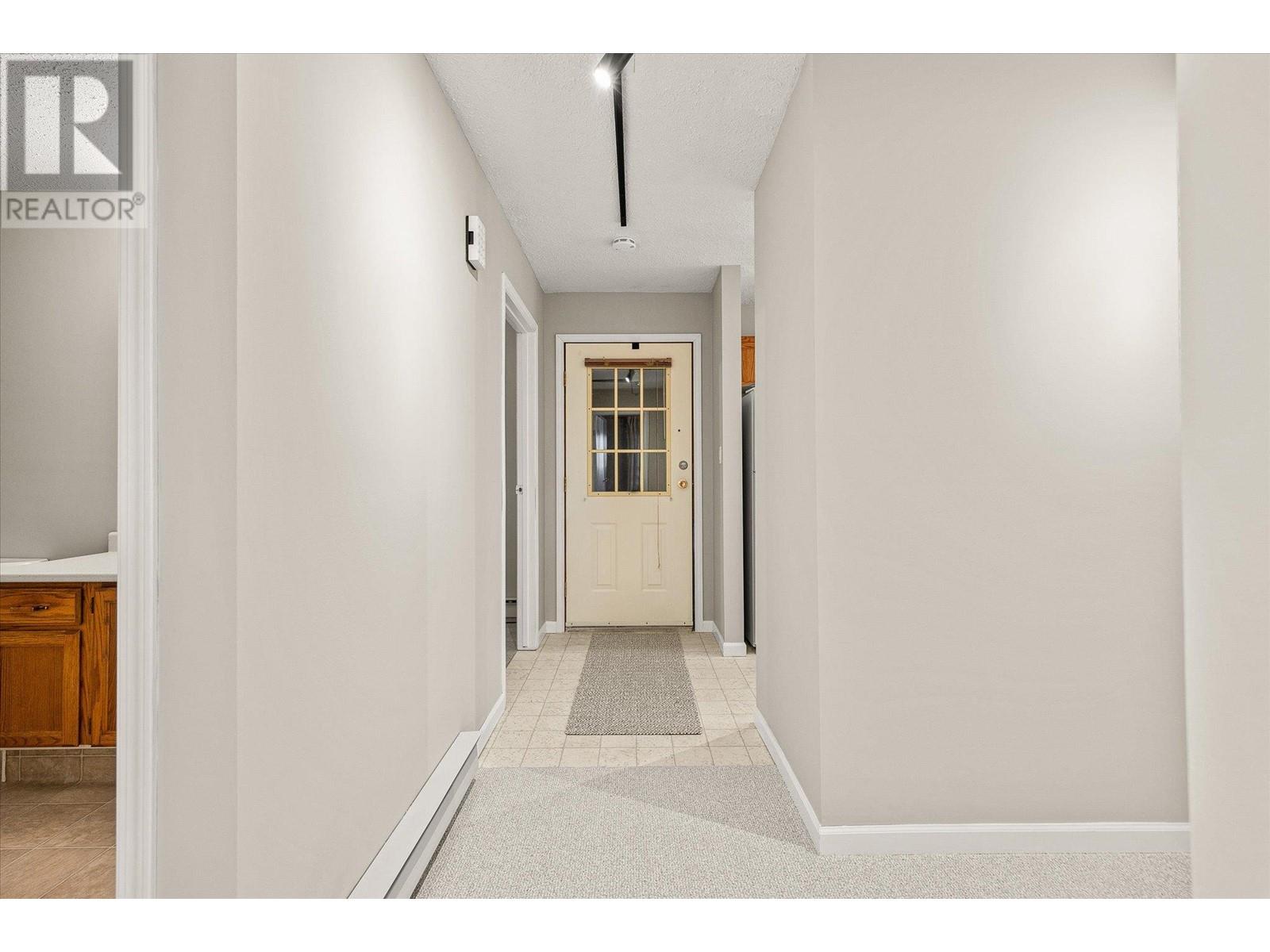 200 Gerstmar Road Unit# 10, Kelowna, British Columbia  V1X 4A7 - Photo 2 - 10347022