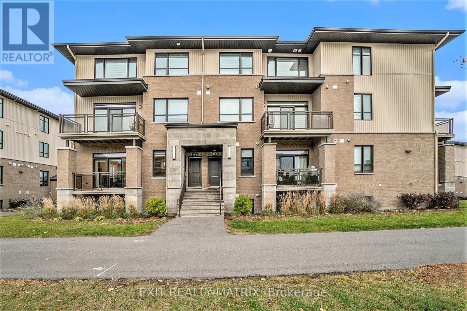 596 Compass Street, Ottawa, Ontario  K1W 0L7 - Photo 3 - X12186840