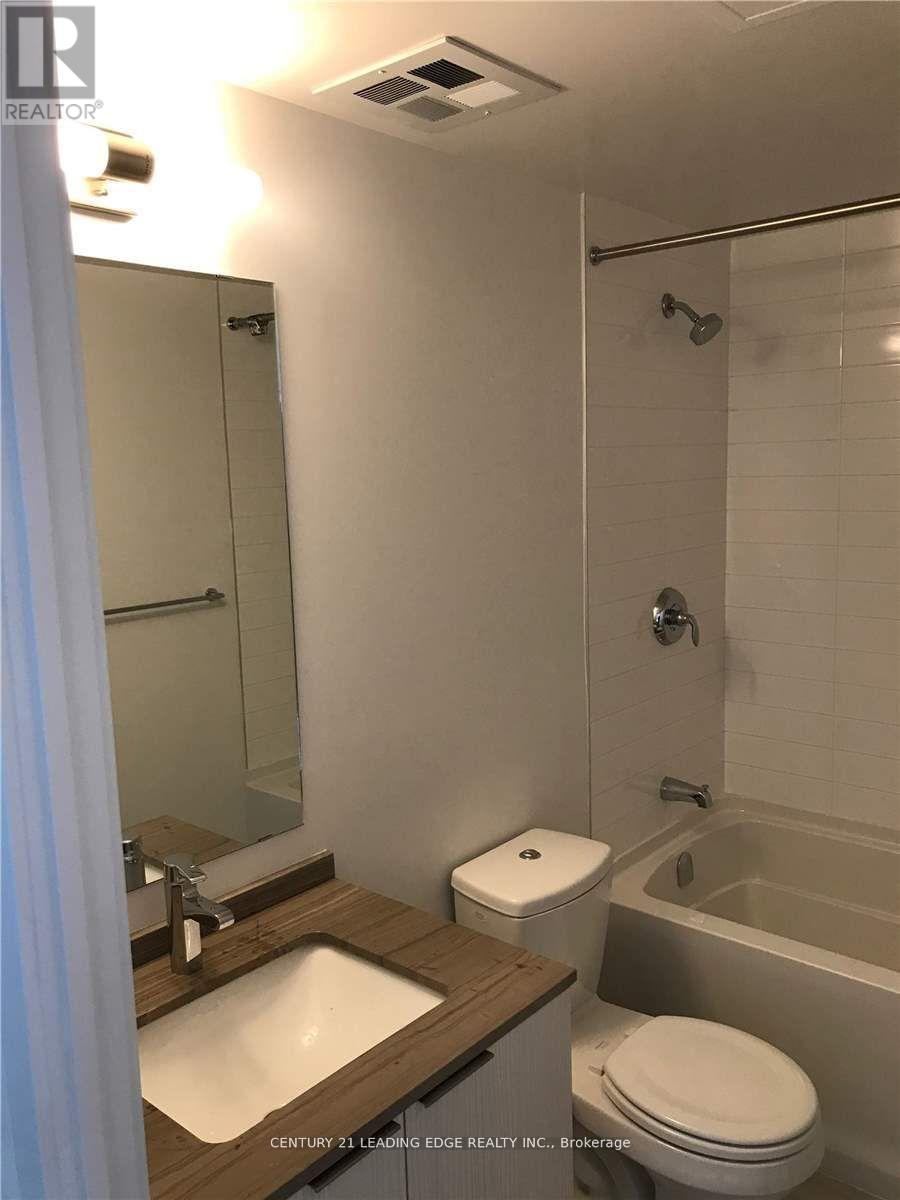 801 - 11 Wellesley Street W, Toronto, Ontario  M4Y 1E8 - Photo 11 - C12186833