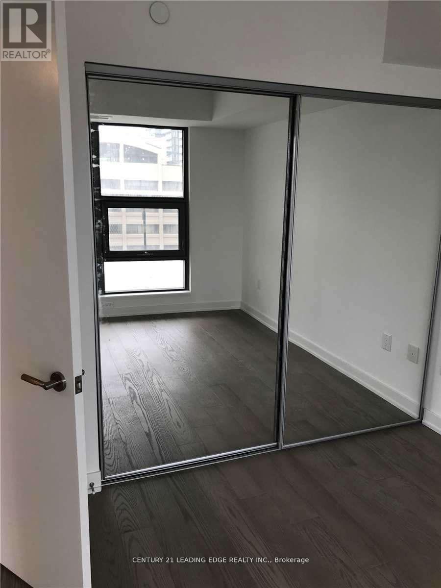 801 - 11 Wellesley Street W, Toronto, Ontario  M4Y 1E8 - Photo 6 - C12186833