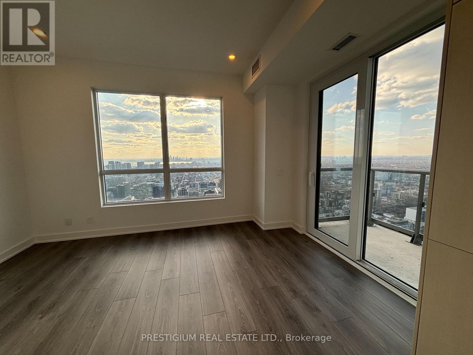 5011 - 108 Peter Street, Toronto, Ontario  M5V 0W2 - Photo 16 - C12186863