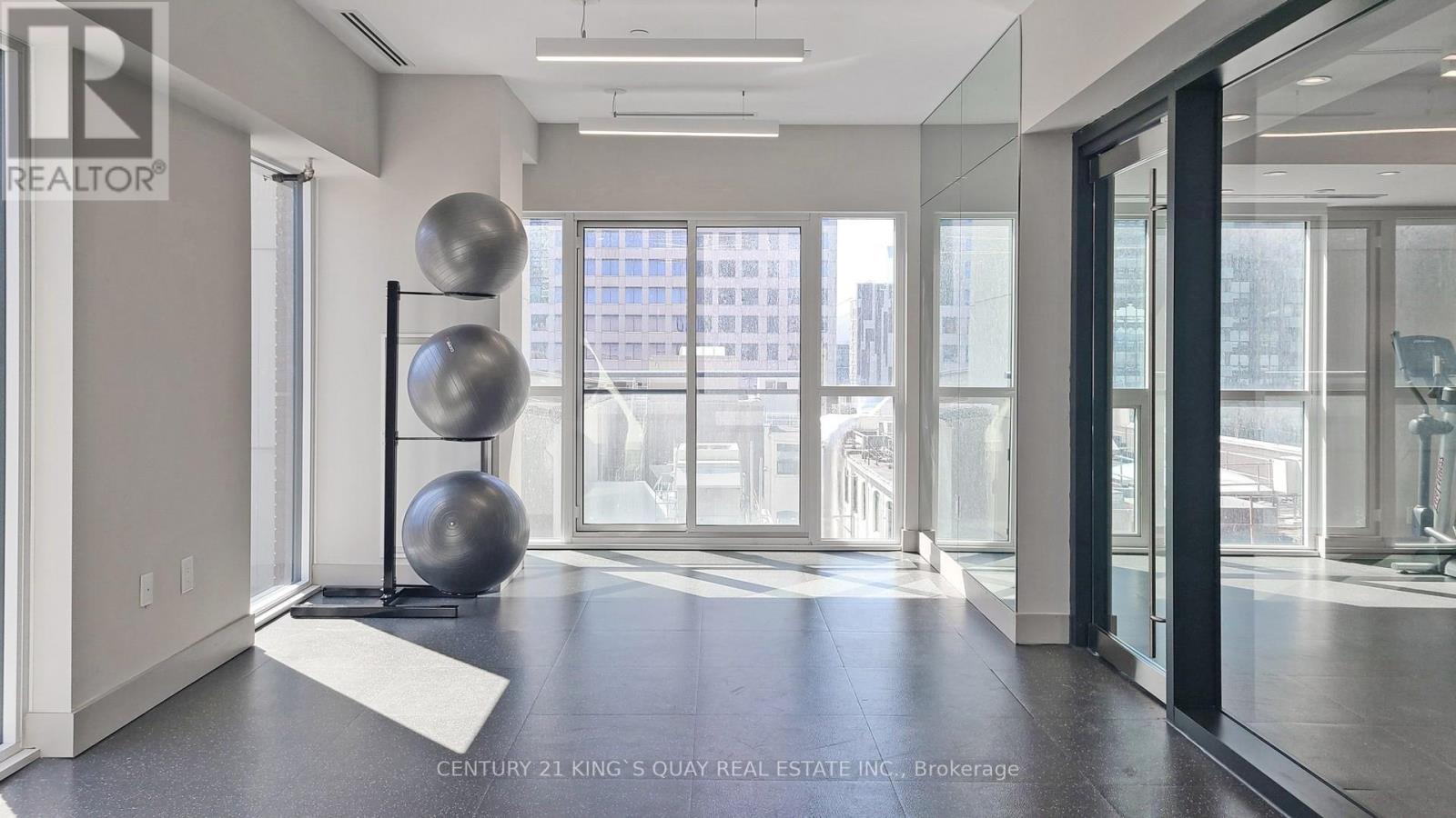 1002 - 99 John Street, Toronto, Ontario  M5V 0S6 - Photo 16 - C12186870