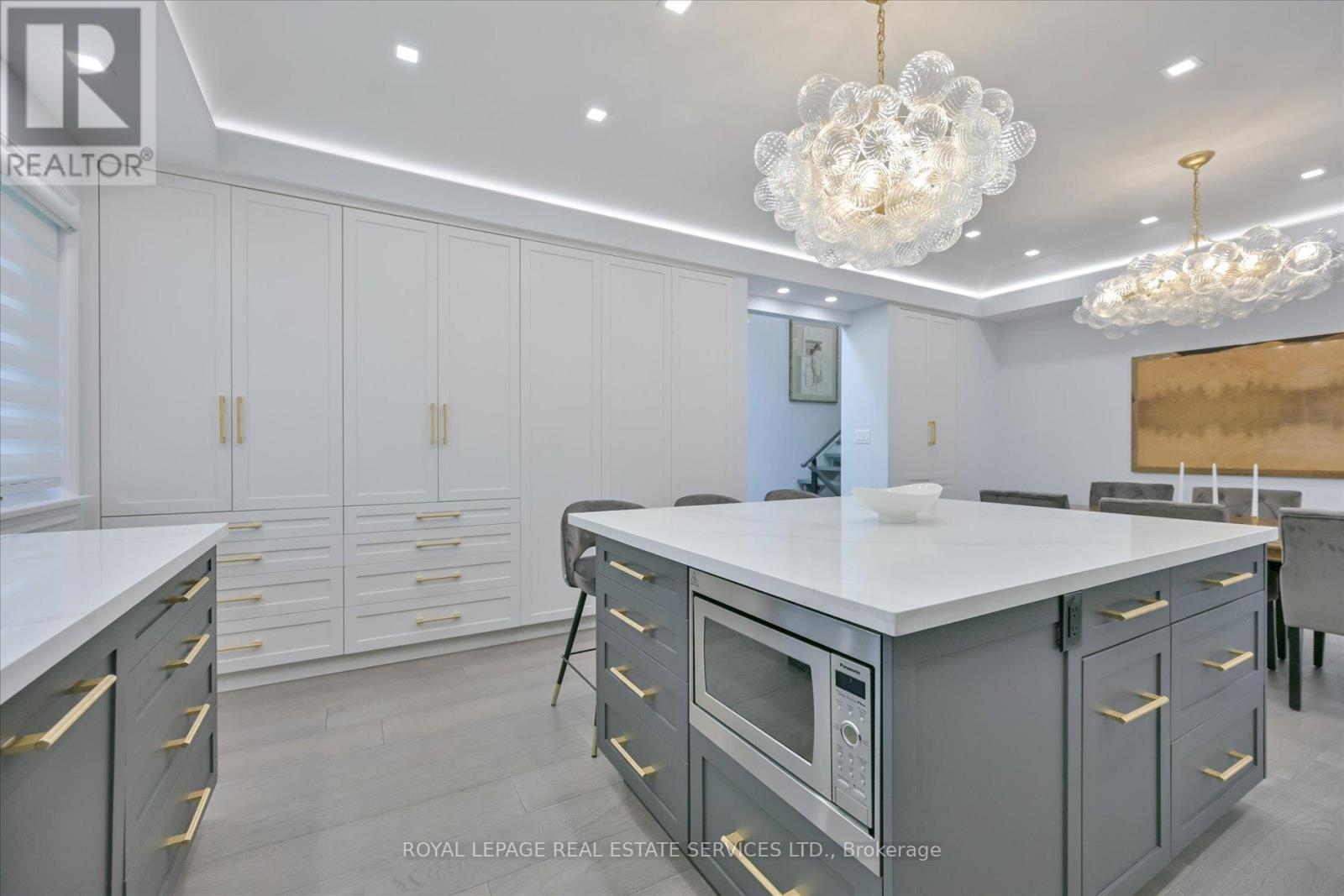 11 Ashwood Crescent, Toronto, Ontario  M9A 1Z2 - Photo 17 - W12173630