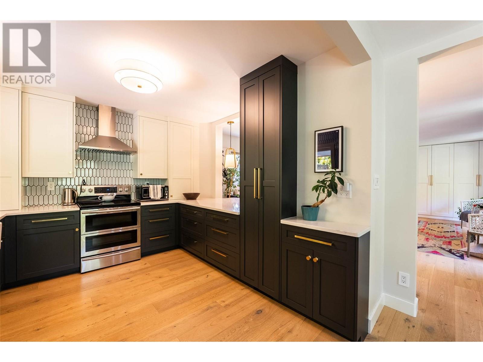Property at 311 ELWYN Street image 5