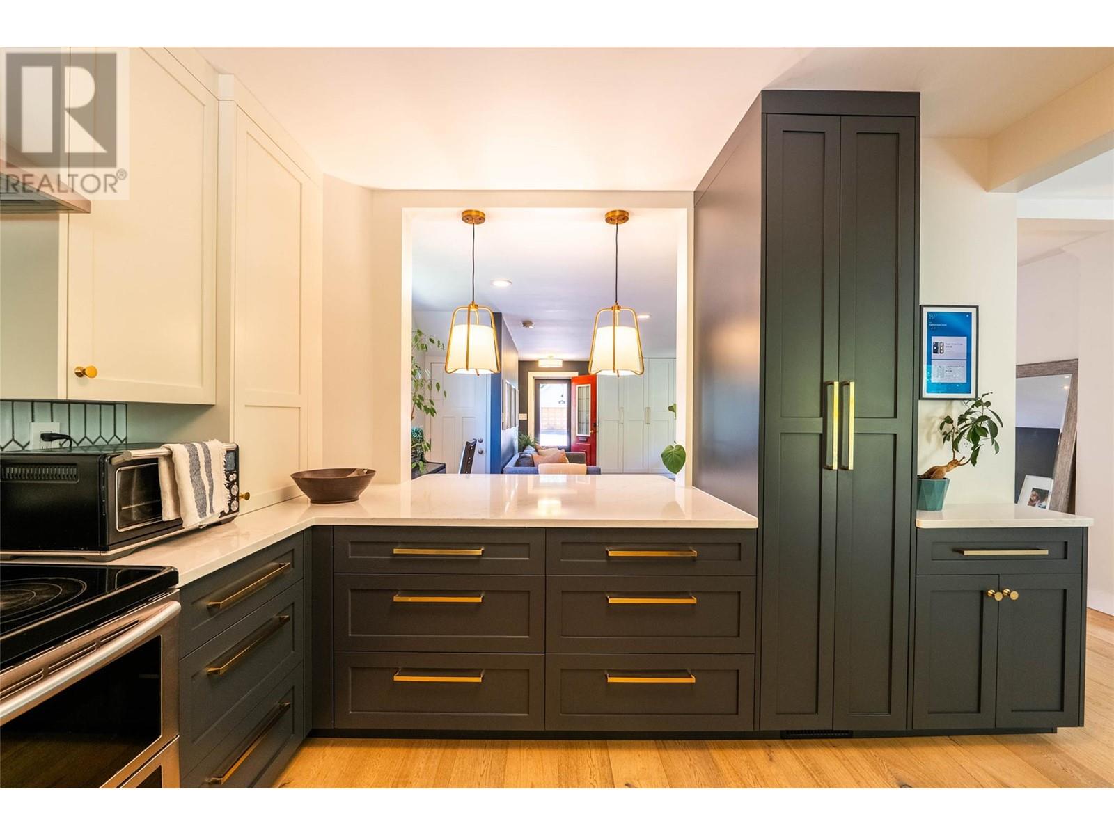 Property at 311 ELWYN Street image 3