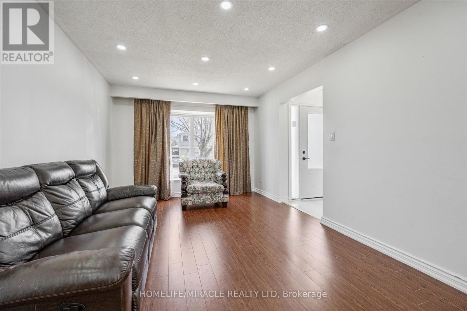 77 Juniper Crescent, Brampton, Ontario  L6S 1J9 - Photo 11 - W12186822
