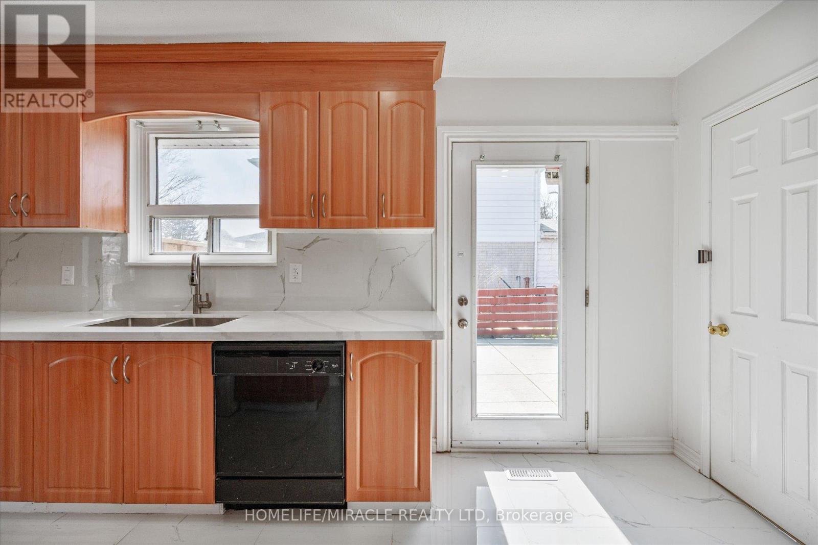 77 Juniper Crescent, Brampton, Ontario  L6S 1J9 - Photo 15 - W12186822