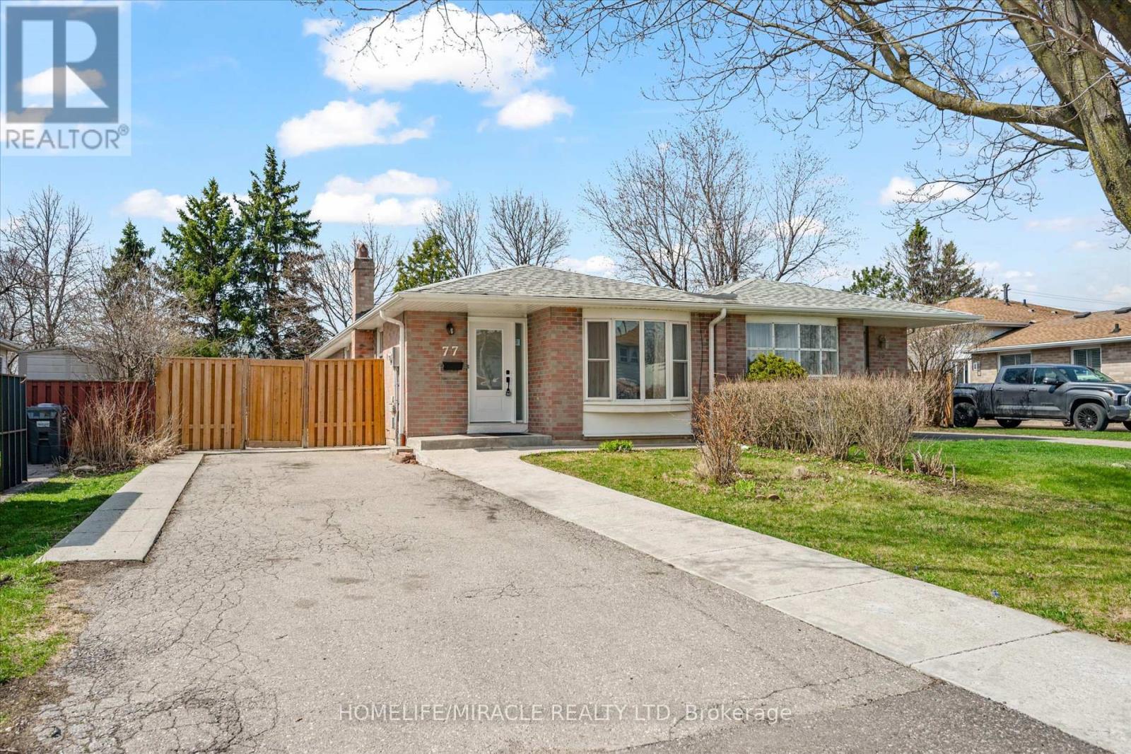 77 Juniper Crescent, Brampton, Ontario  L6S 1J9 - Photo 2 - W12186822