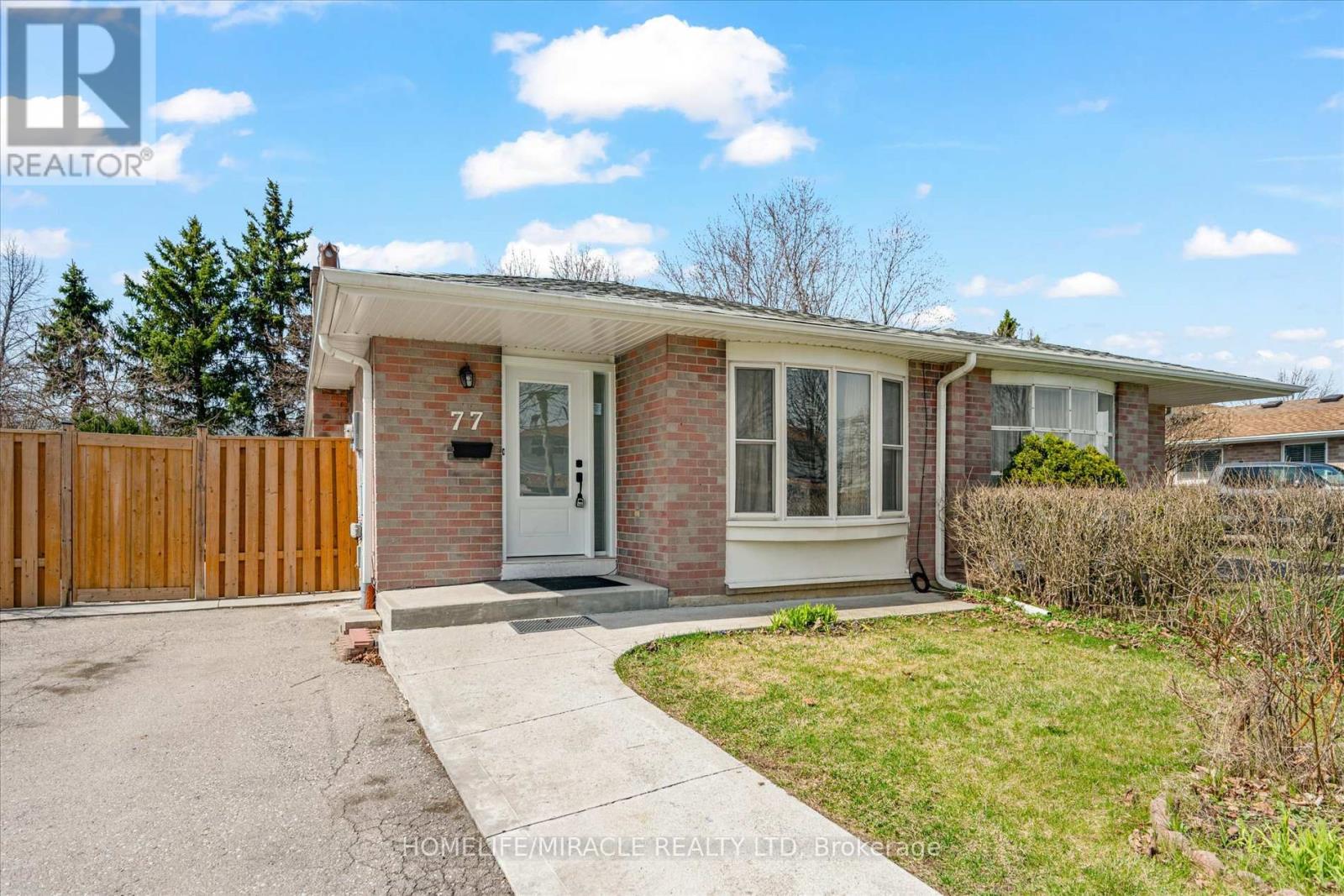 77 Juniper Crescent, Brampton, Ontario  L6S 1J9 - Photo 4 - W12186822