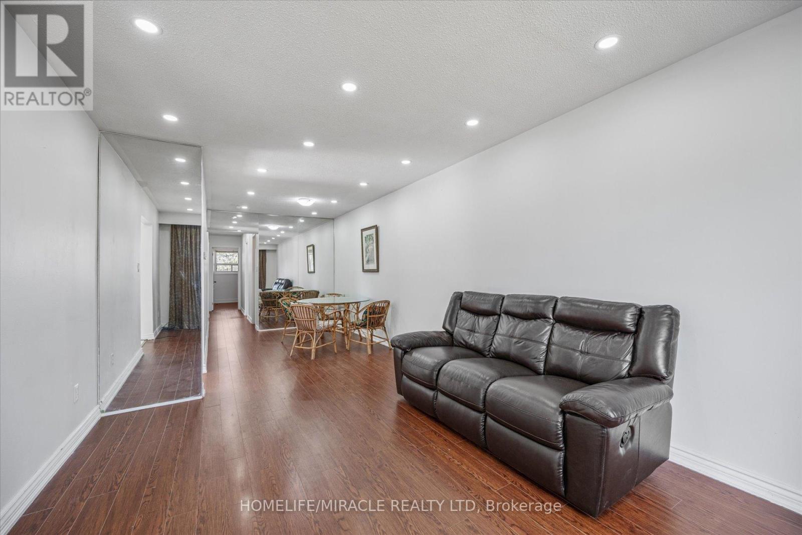 77 Juniper Crescent, Brampton, Ontario  L6S 1J9 - Photo 7 - W12186822