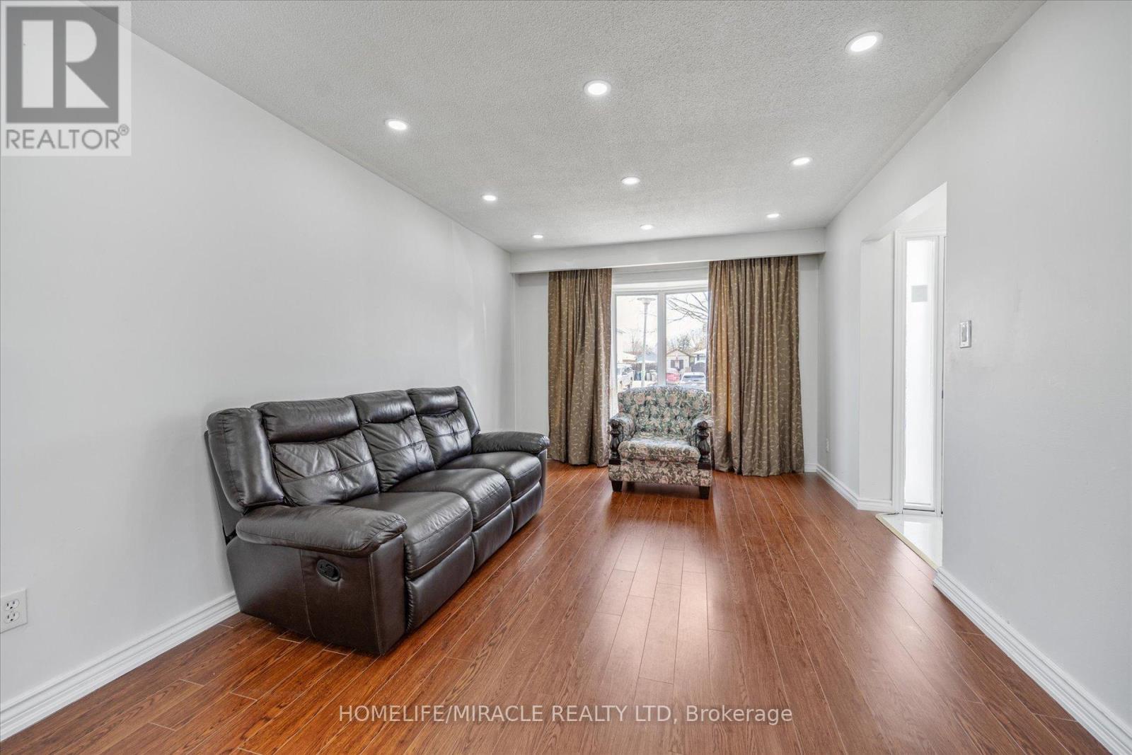 77 Juniper Crescent, Brampton, Ontario  L6S 1J9 - Photo 8 - W12186822