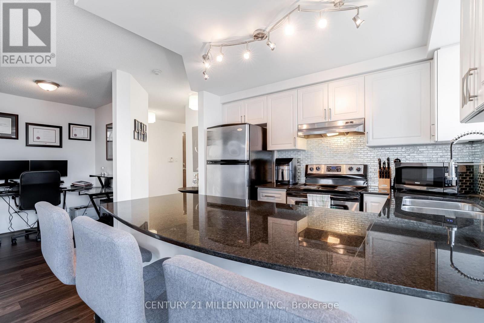 2005 - 9 George Street N, Brampton, Ontario  L6X 0T6 - Photo 6 - W12186844