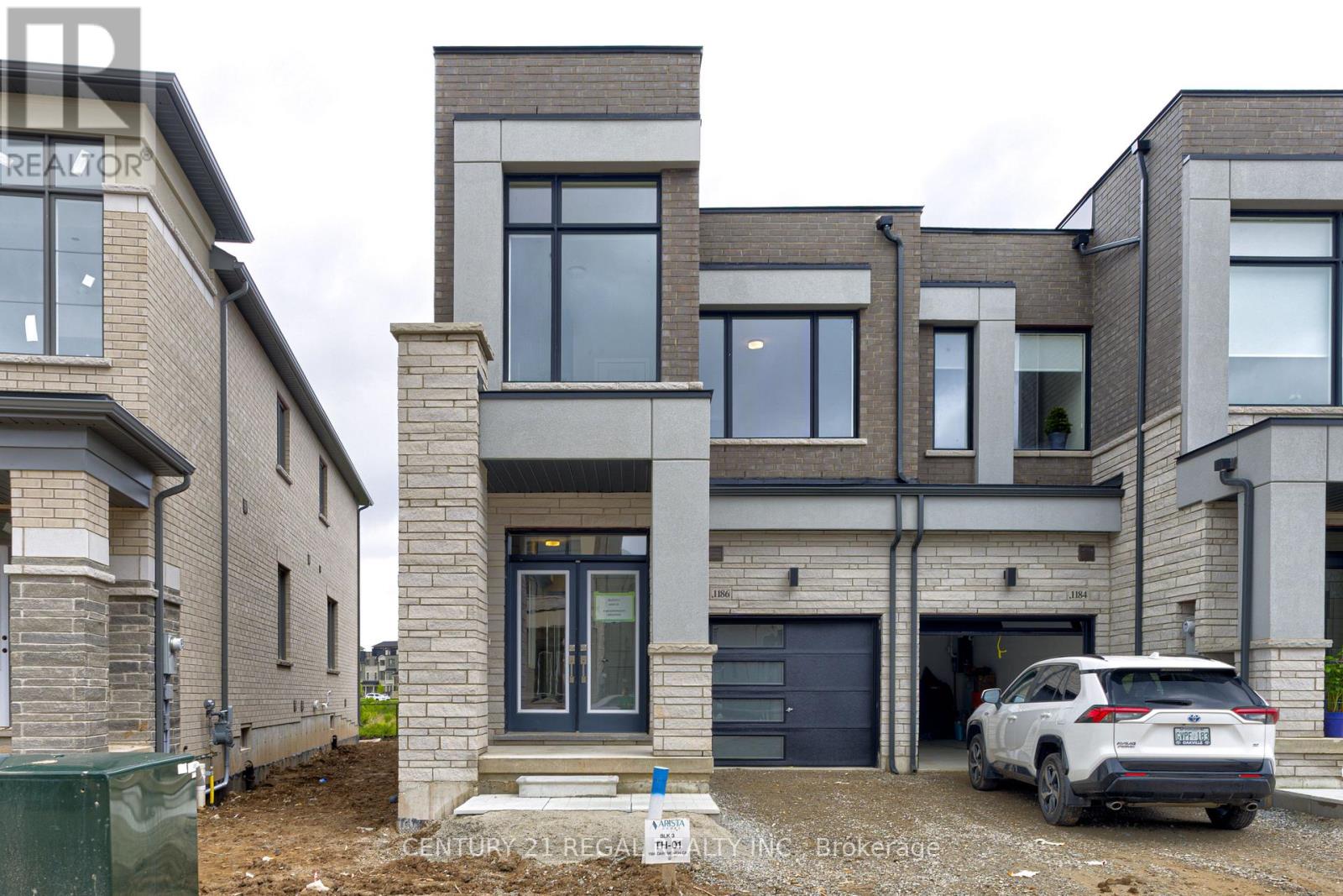 1186 Dartmouth Crescent, Oakville, Ontario  L6H 8C3 - Photo 1 - W12186869