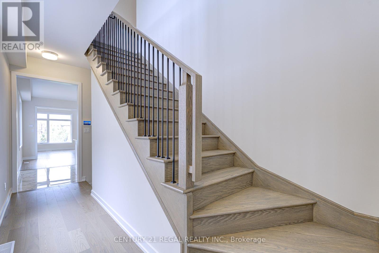 1186 Dartmouth Crescent, Oakville, Ontario  L6H 8C3 - Photo 7 - W12186869