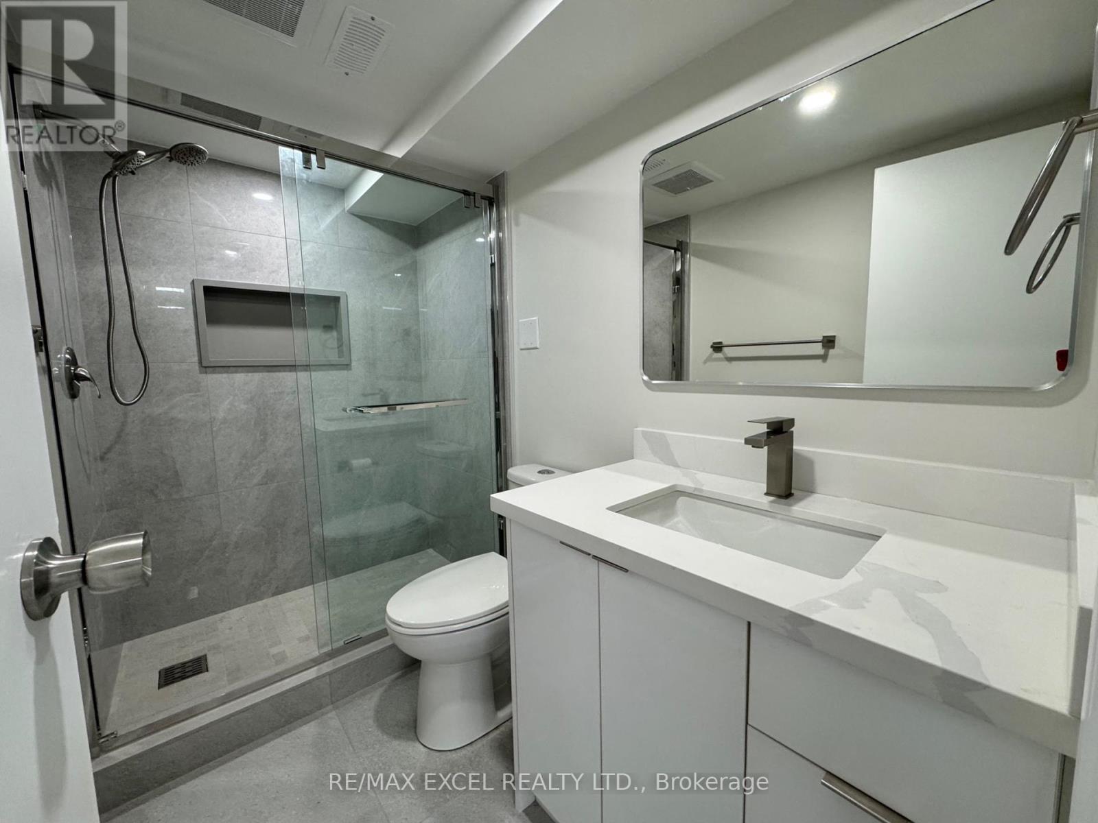 30 Larratt Lane, Richmond Hill, Ontario  L4C 9H6 - Photo 8 - N12122279