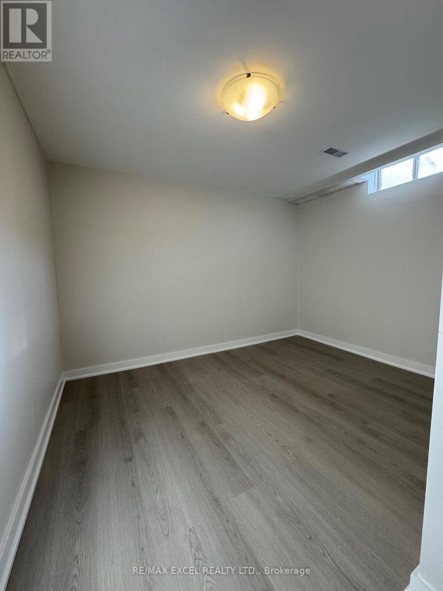 30 Larratt Lane, Richmond Hill, Ontario  L4C 9H6 - Photo 12 - N12122279