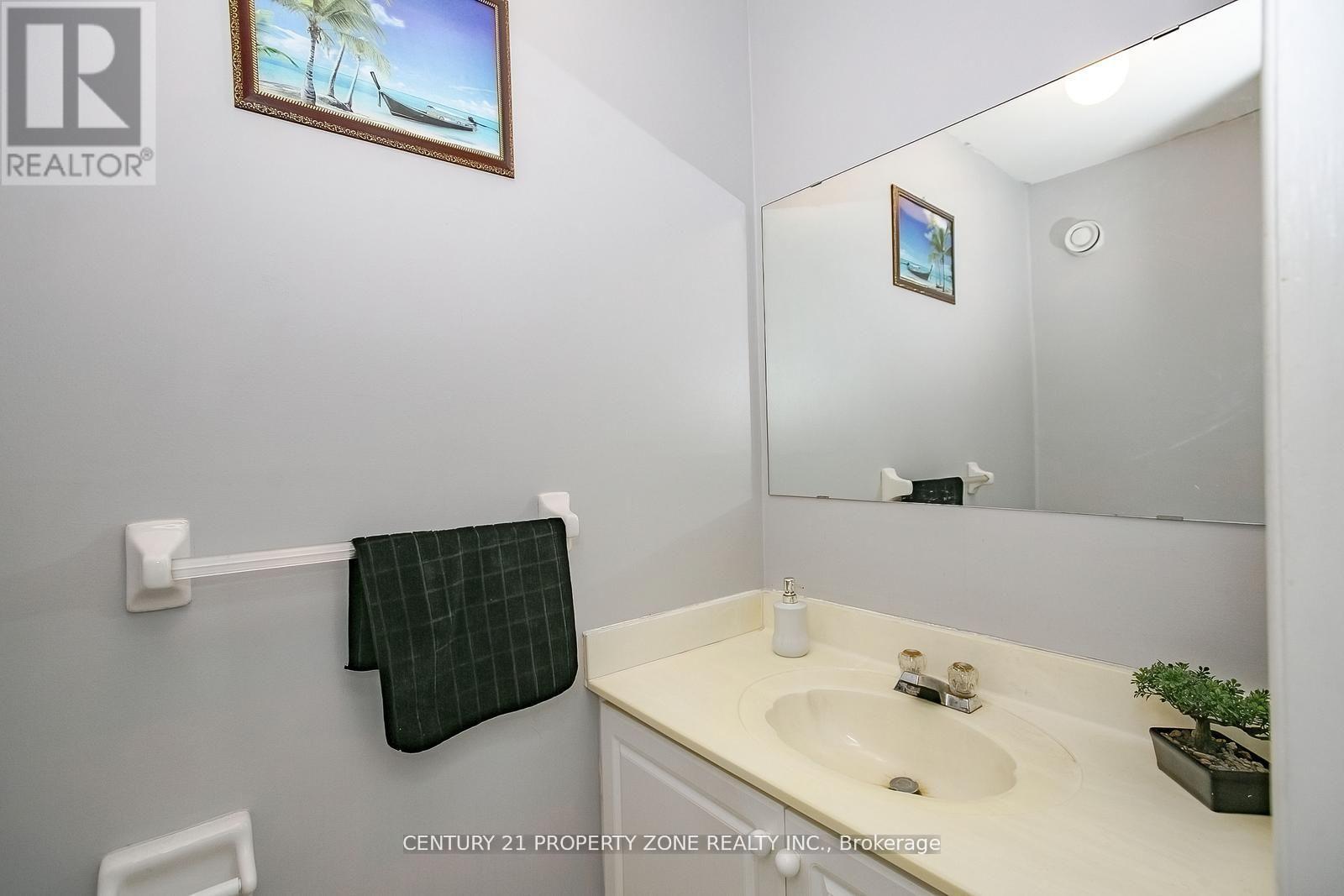 151 Mountainash Road, Brampton, Ontario  L6R 1J1 - Photo 13 - W12146880