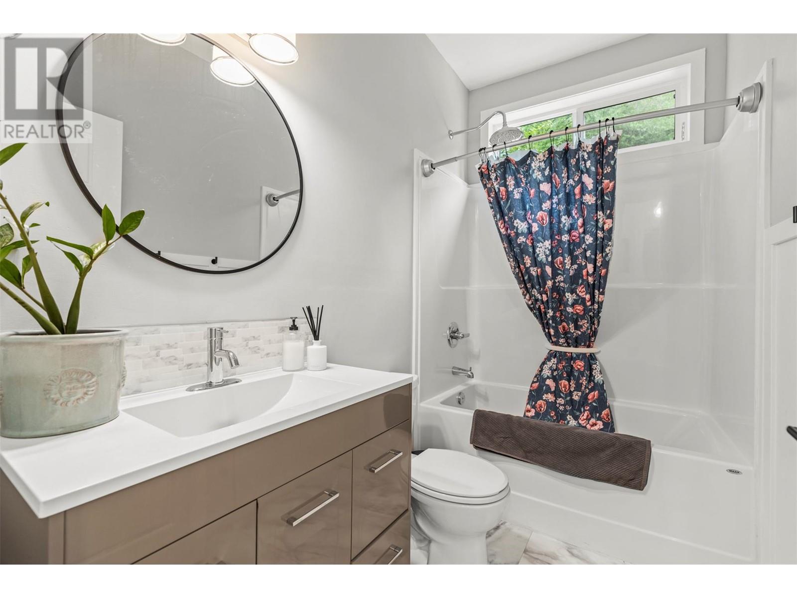 Property at 2118 Mountain View Avenue image 4