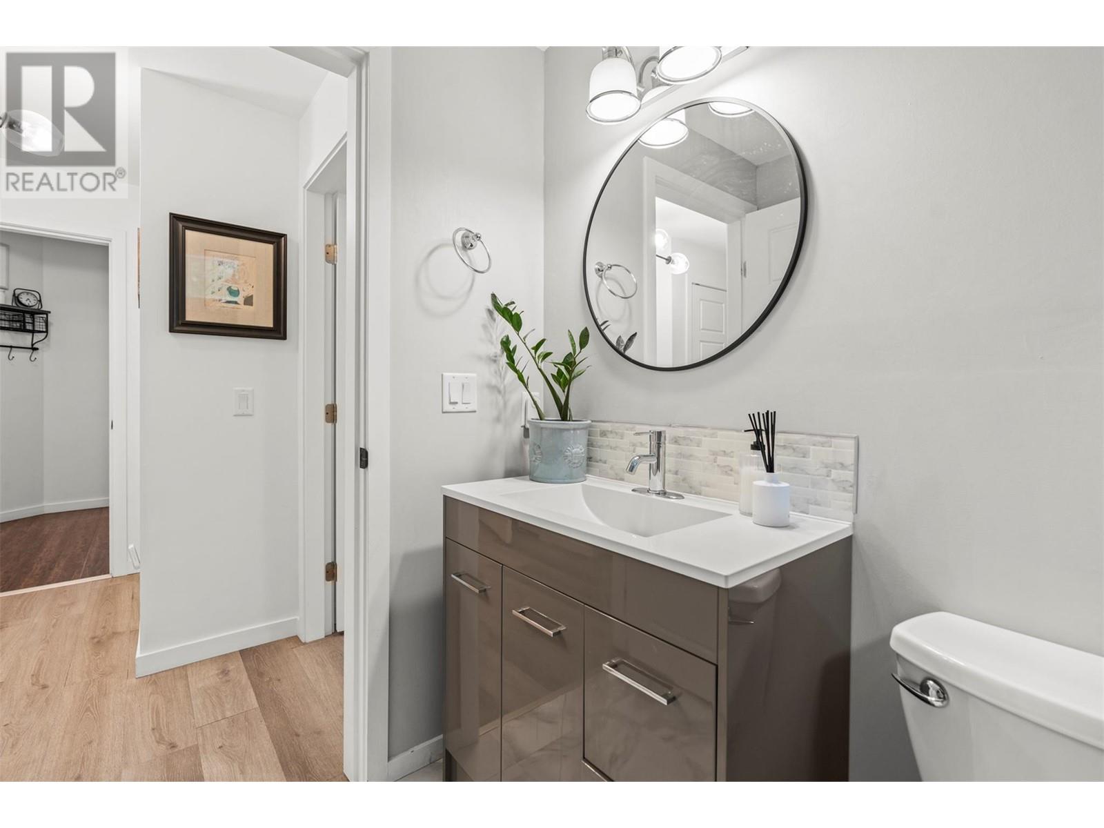 Property at 2118 Mountain View Avenue image 5