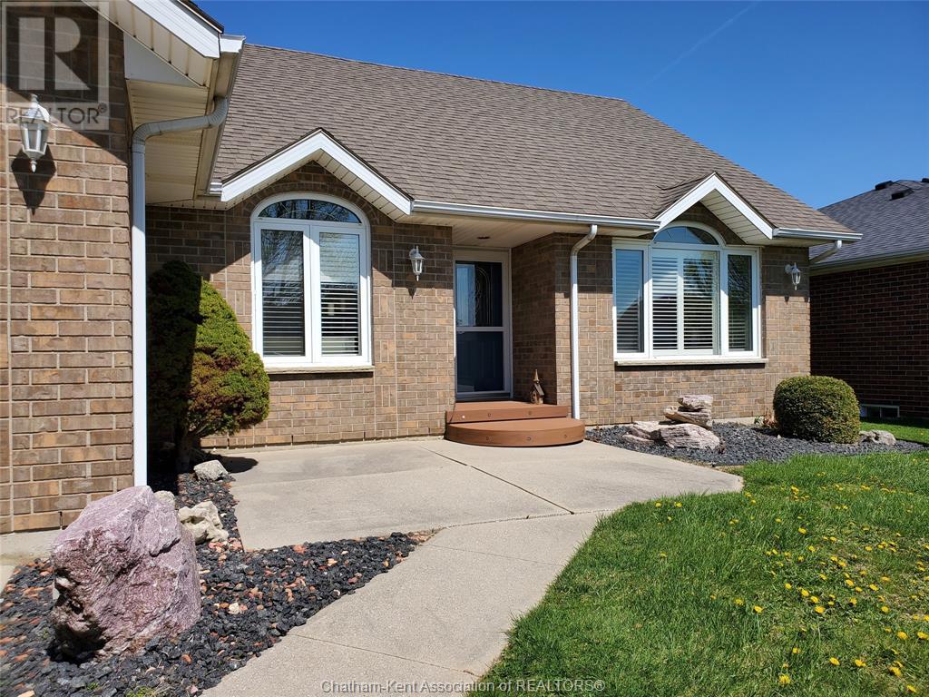 211 Garden Path, Chatham, Ontario  N7L 5M2 - Photo 3 - 25008984