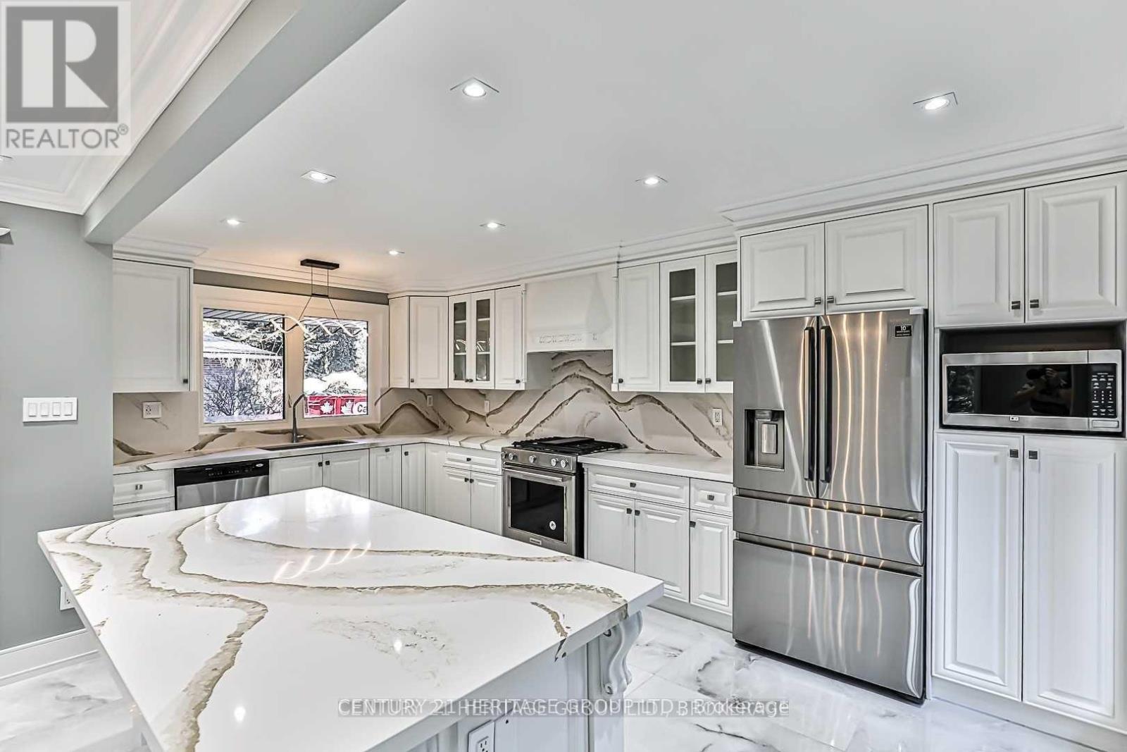29 Hi Mount Drive, Toronto, Ontario  M2K 1X3 - Photo 13 - C12186885