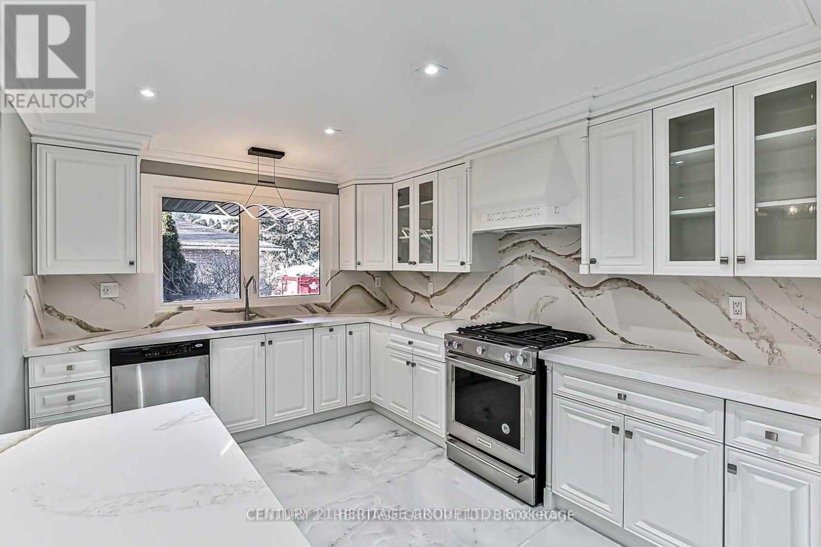 29 Hi Mount Drive, Toronto, Ontario  M2K 1X3 - Photo 14 - C12186885