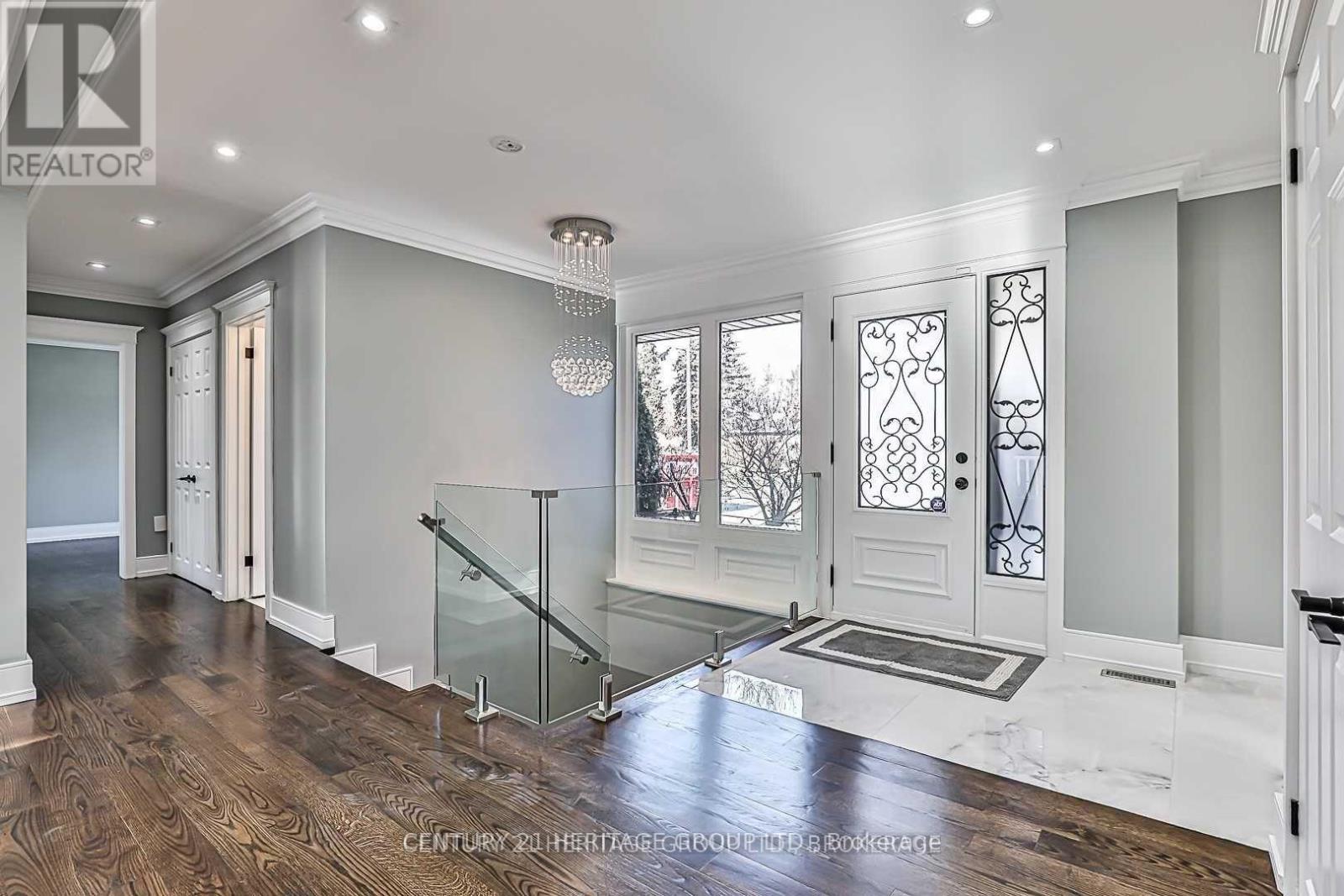 29 Hi Mount Drive, Toronto, Ontario  M2K 1X3 - Photo 4 - C12186885