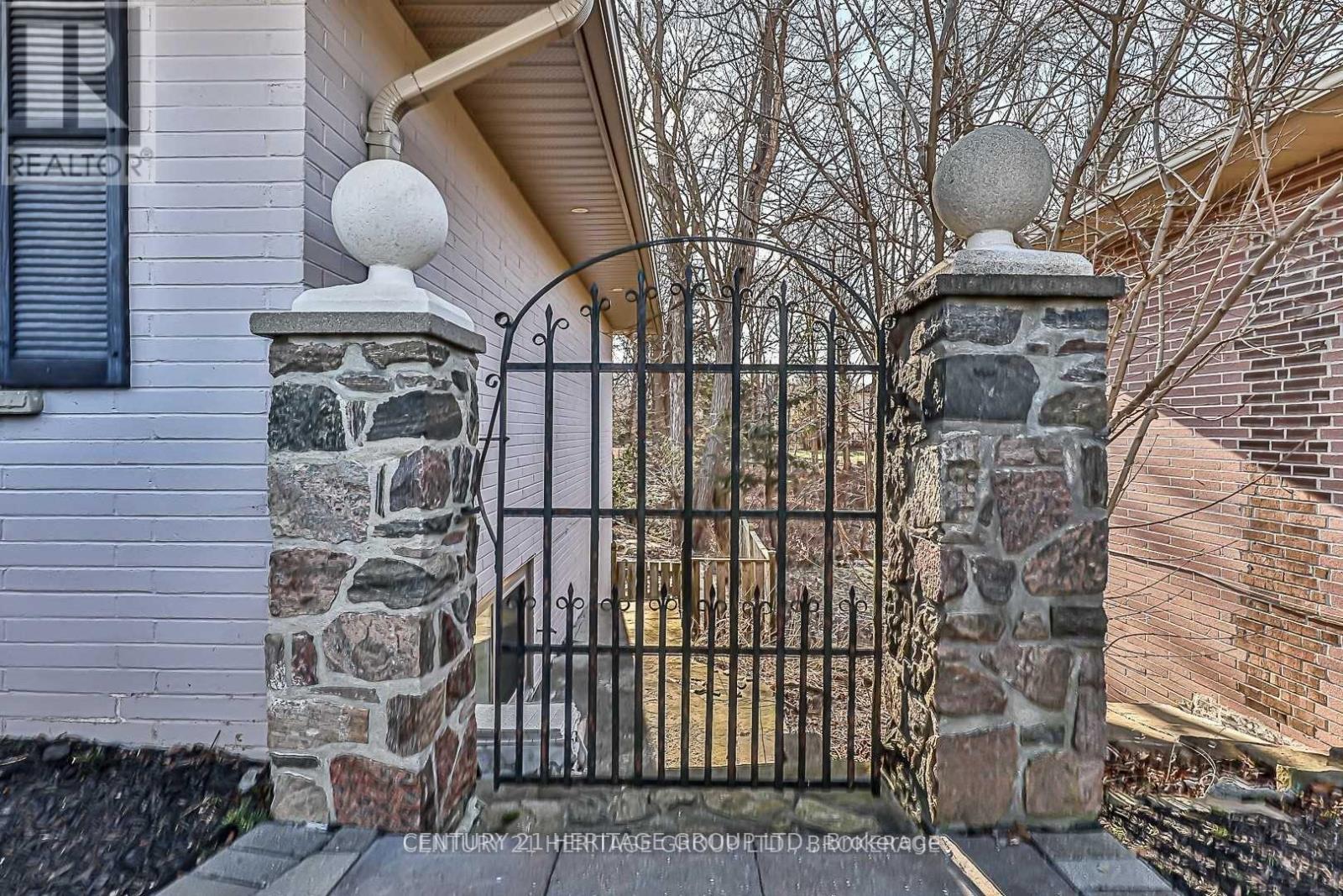 29 Hi Mount Drive, Toronto, Ontario  M2K 1X3 - Photo 40 - C12186885