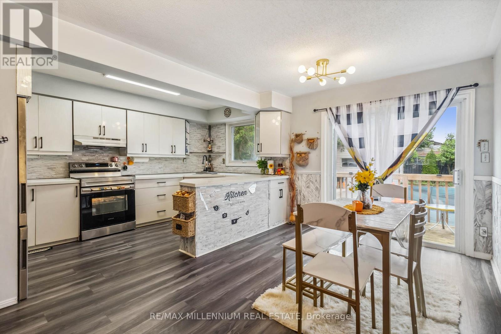 Photo 11 of 27 for 65 Fennell Crescent