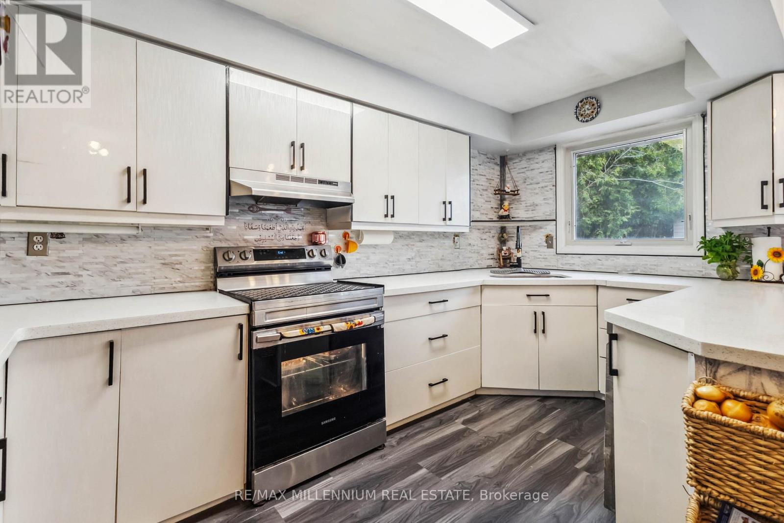 Photo 13 of 27 for 65 Fennell Crescent