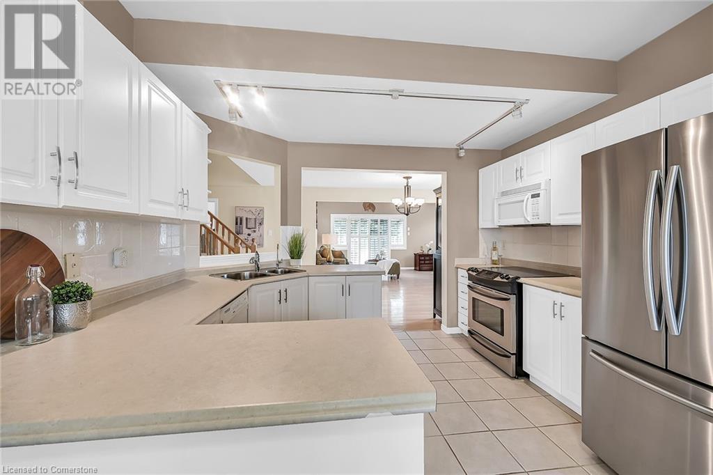 212 Stonehenge Drive Unit# 10, Ancaster, Ontario  L9K 1N5 - Photo 7 - 40722796