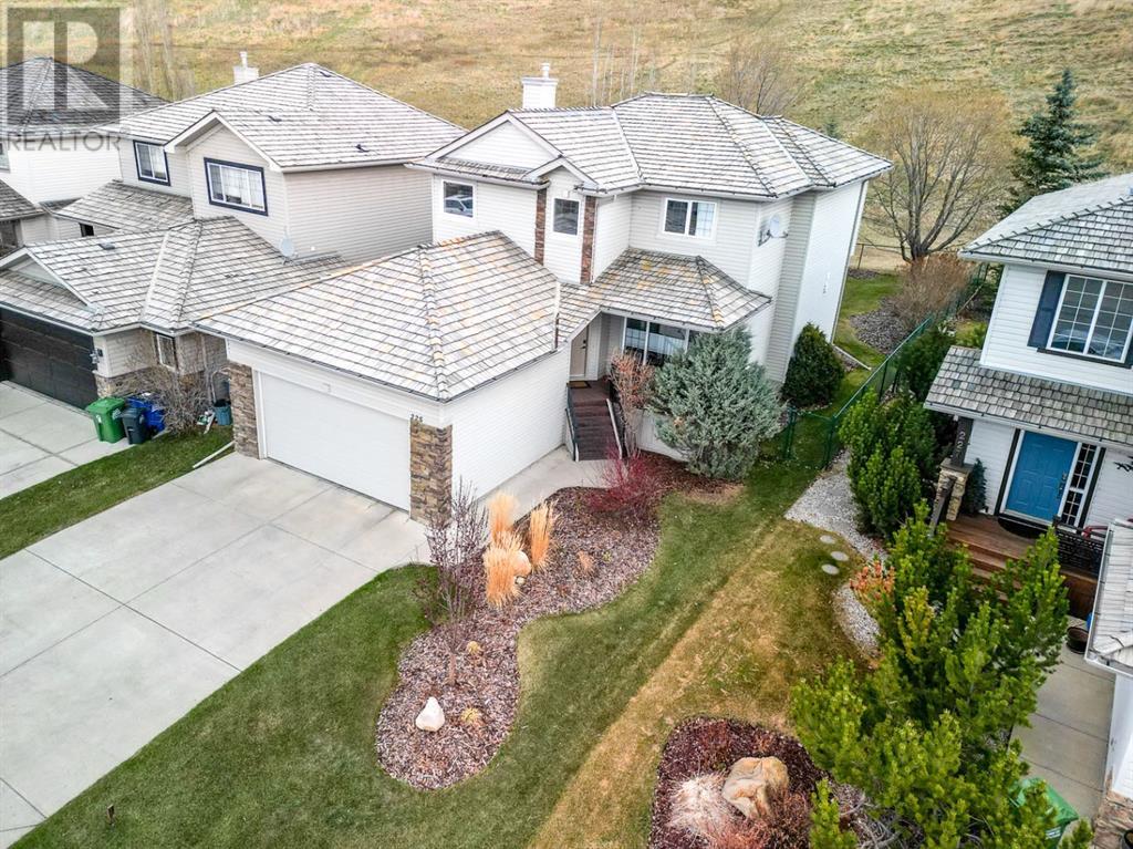 Property at 225 Gleneagles View image 2