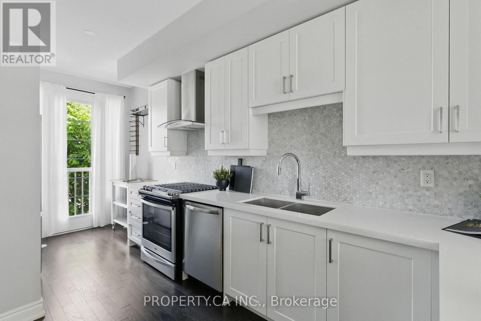 1022a Islington Avenue, Toronto, Ontario  M8Z 0E5 - Photo 8 - W12175787