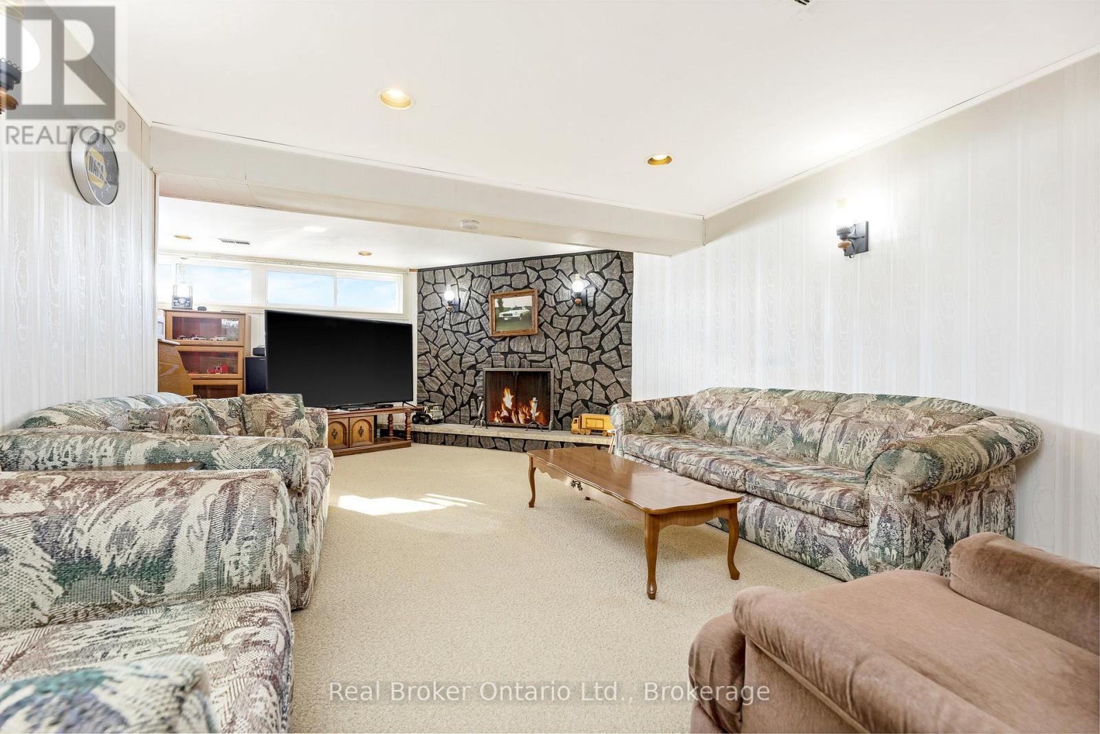 9110 Tenth Line, Halton Hills, Ontario L0P 1K0 - Photo 24 - W12186918