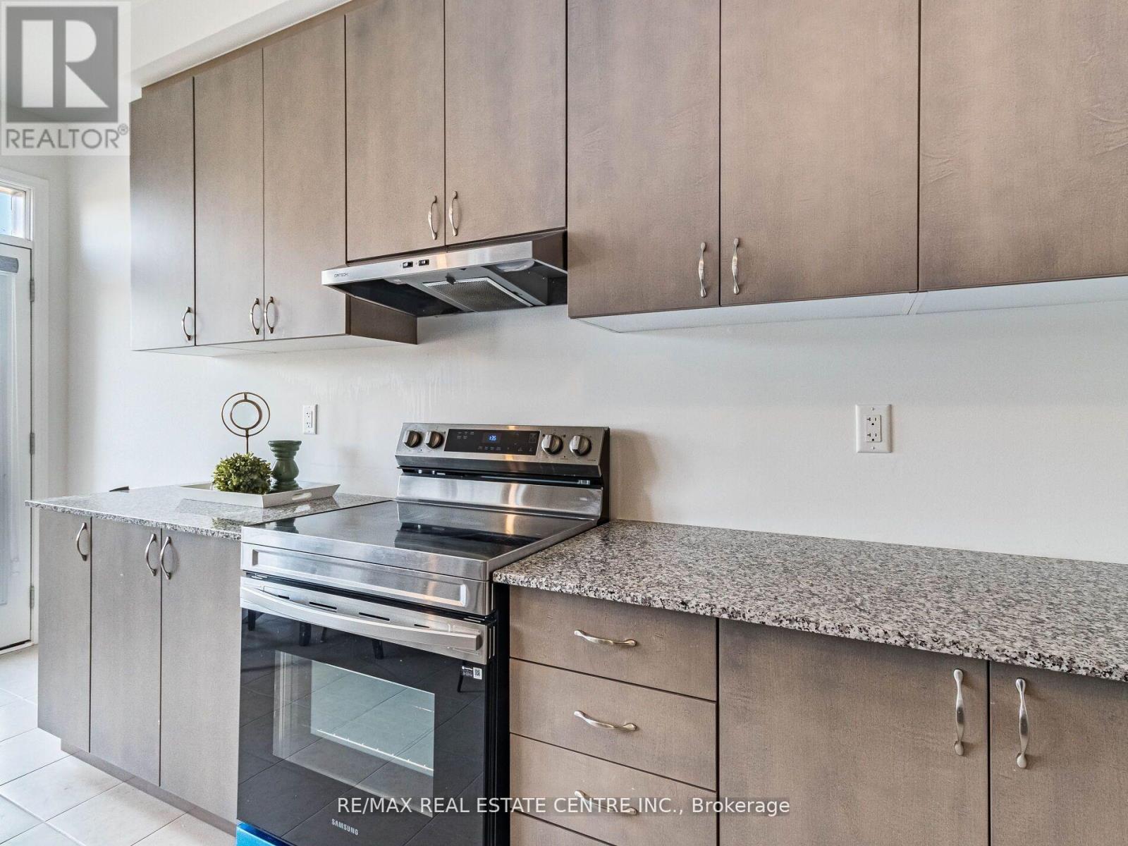 1577 Scarlett Trail, Pickering, Ontario  L0H 1J0 - Photo 9 - E12186900