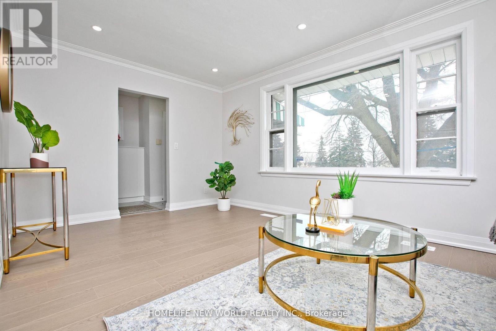 1010 Kennedy Road, Toronto, Ontario  M1P 2K6 - Photo 3 - E12186911