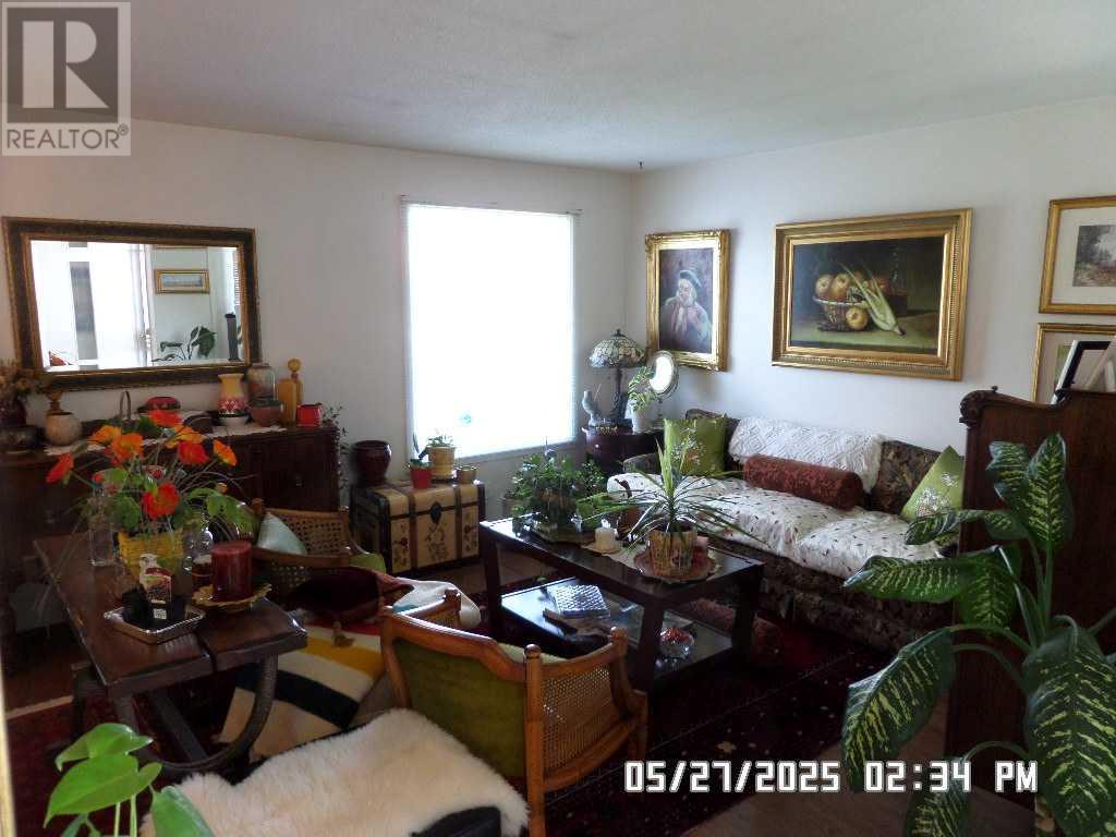 247 Doverview Crescent Se, Calgary, Alberta  T2B 1Y9 - Photo 3 - A2225529