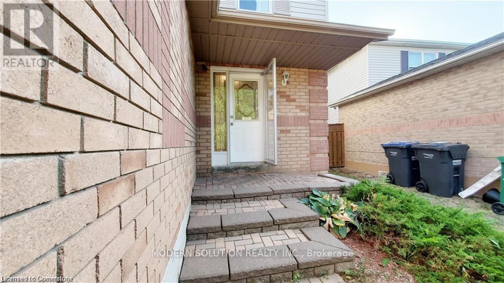 20 Wallingford Court, Brampton (Fletcher's Creek South), Ontario  L6Y 4V7 - Photo 2 - W12186898