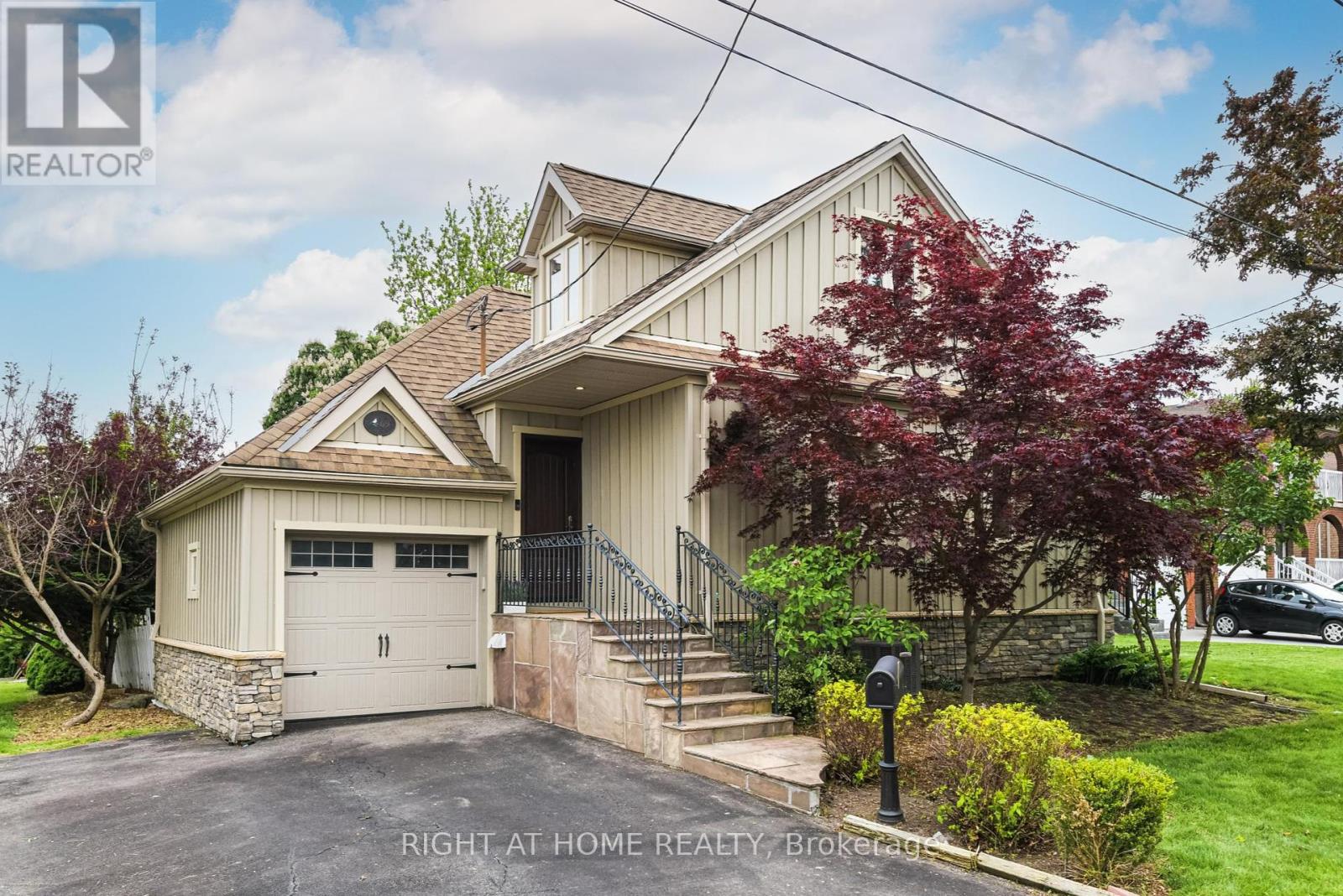 <div class="slider-price">$1,180,000</div><p>69 Lilac Avenue, Toronto, Ontario</p>