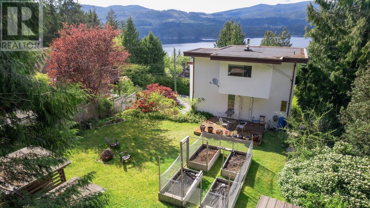 5821 Deerhorn Drive, Sechelt, British Columbia  V7Z 0E1 - Photo 3 - R2997811